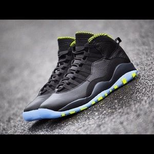 Dead stock authentic Jordan 10’s “Venom Green”.
